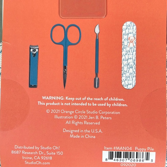 manicure set in “puppy pile” print-4 tools inside w/zip-closure -NWT - Picture 4 of 9